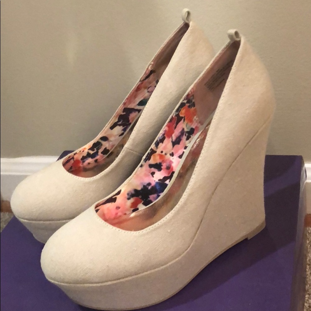 Madden Girl nude wedge